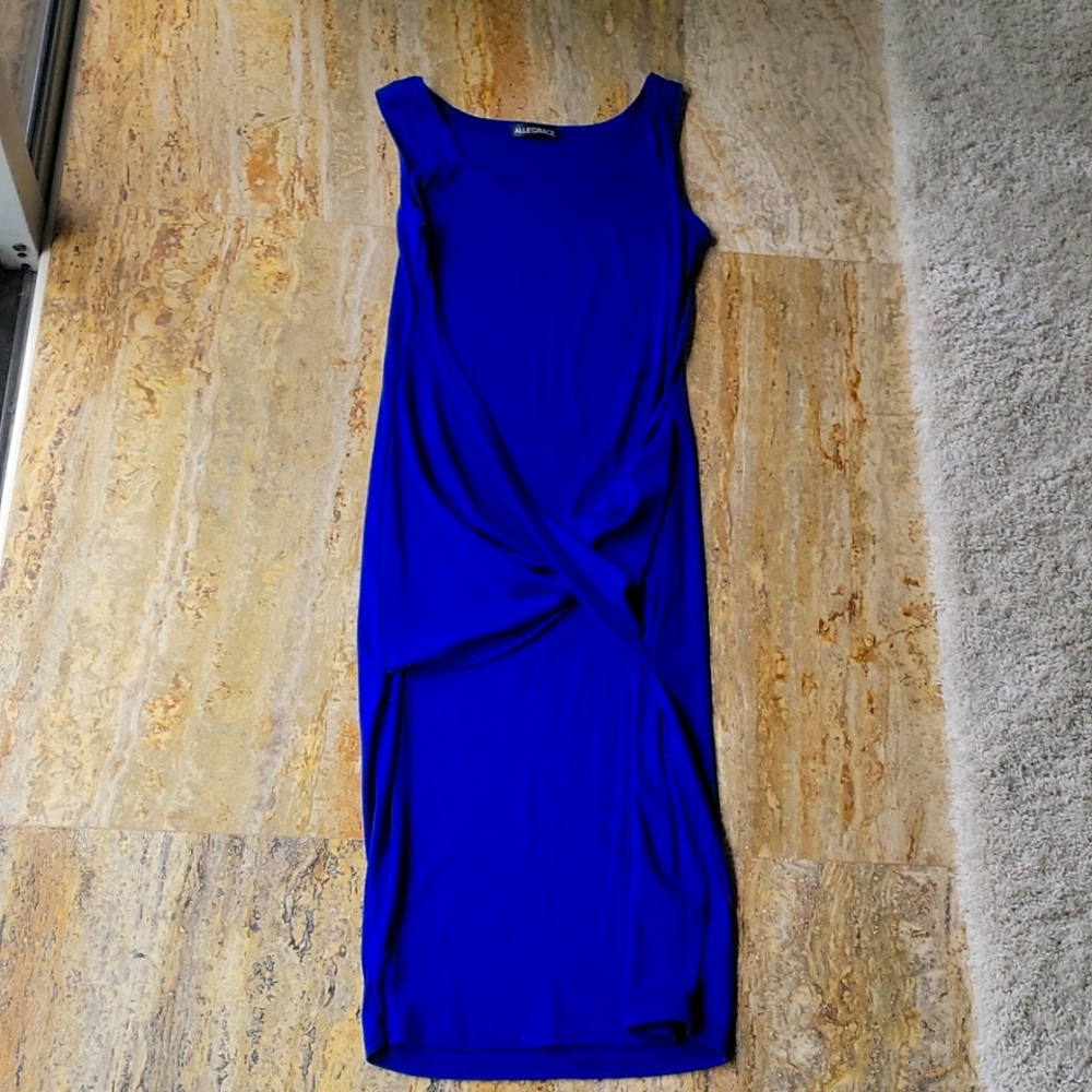 Bodycon blue midi dress with twist in front